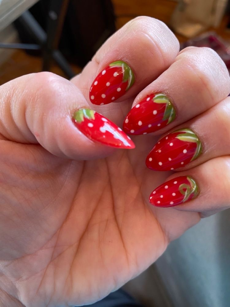 berry nail art